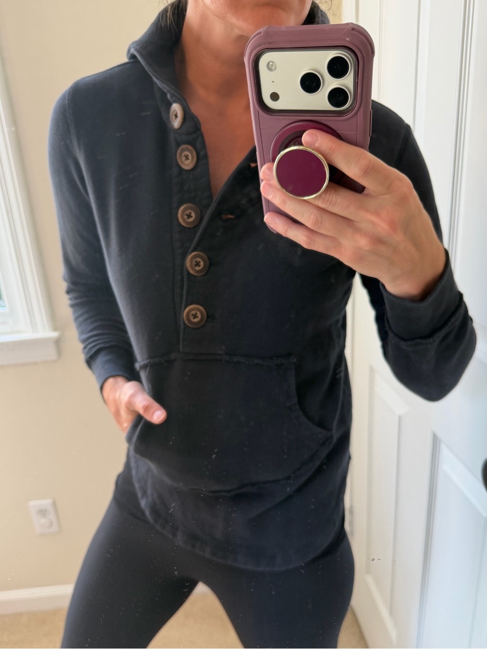 GAP Beach Style Hooded Sweatshirt Black, XS Raw Hem Detail